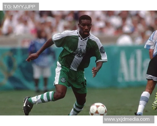 足球巨星精彩瞬间大集合：震撼靓照展现球场英姿与风采