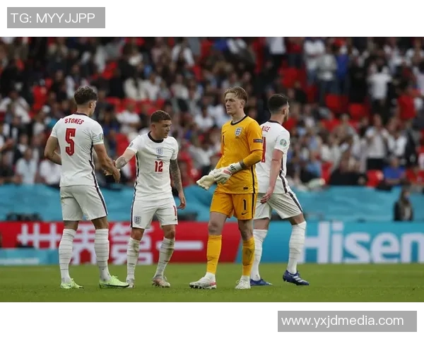 足球球星小夜灯乔治闪耀赛场照亮球迷心中梦想